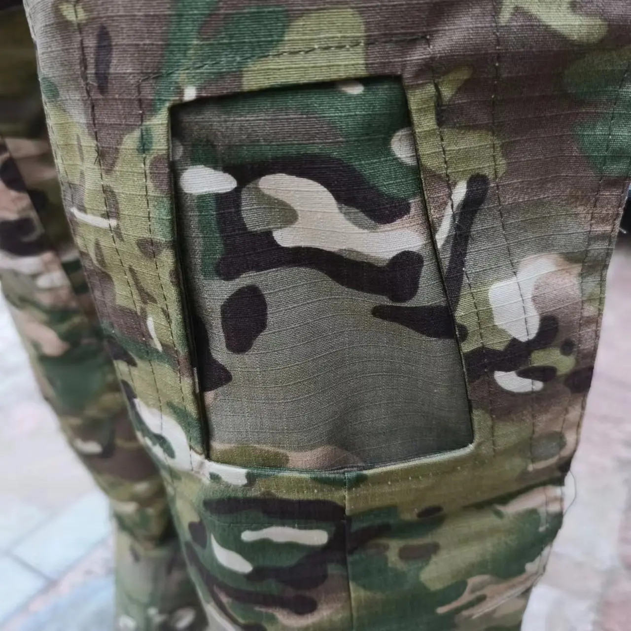 Pantalones tácticos Multicam ripstop con rodilleras y ajuste