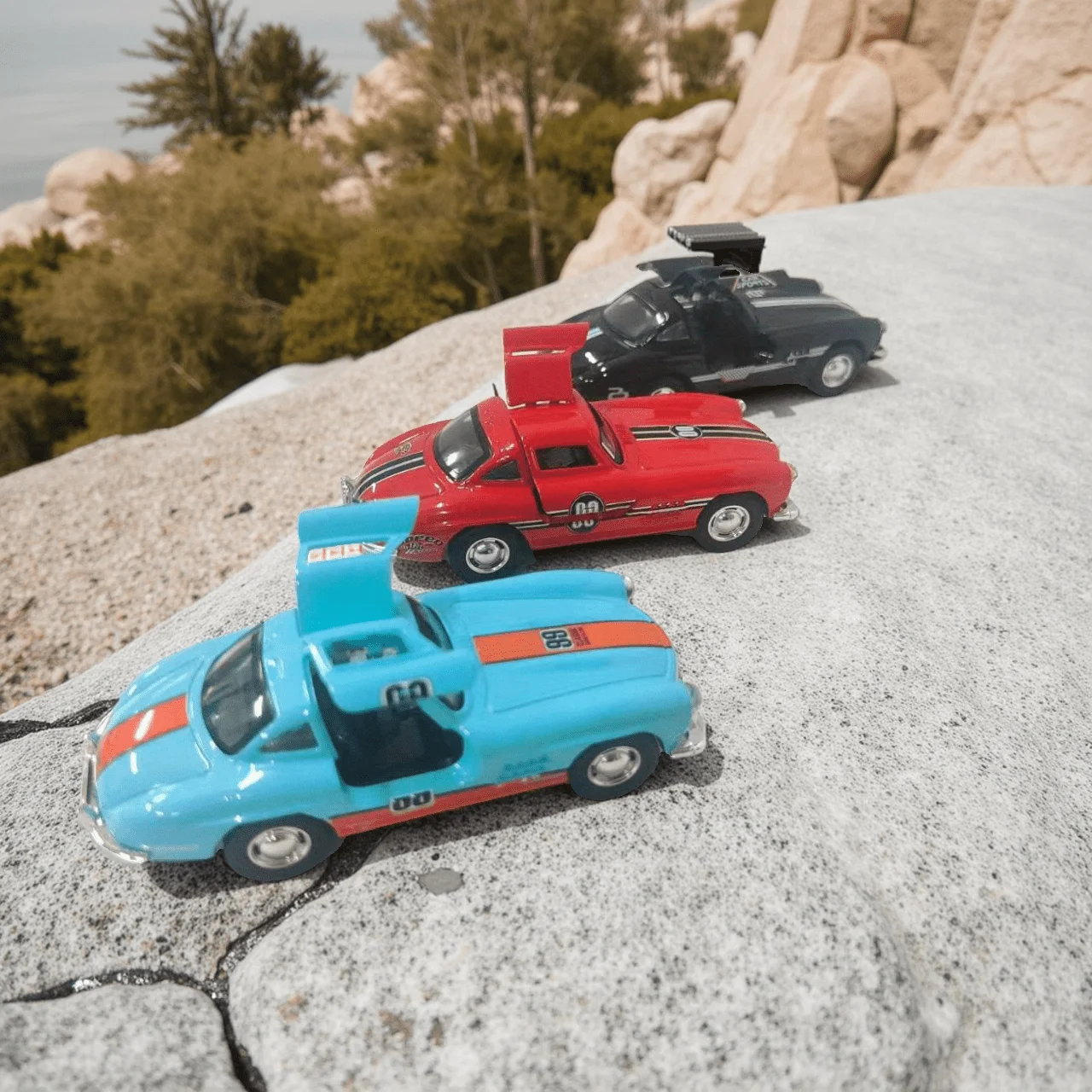 نموذج سيارة محاكاة بمقياس 1:36 مع أبواب مقصية قابلة للفتح - لعبة مجموعة نماذج سيارات السباق الرجعية من سبيكة التراجع