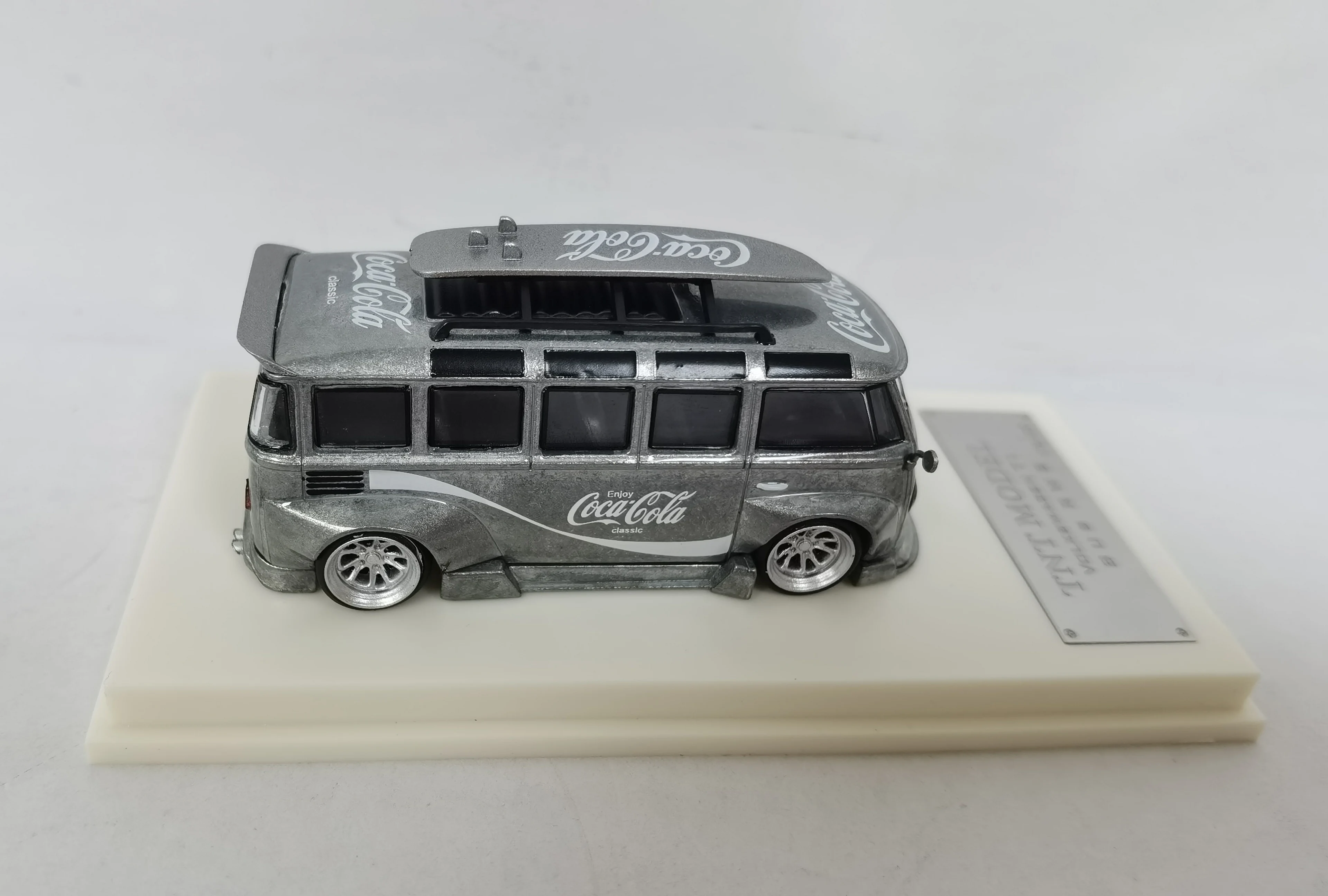 Diecast Model TNT 1/64 VOLKSWAGEN Bus RWB--Coca-Cola For Collection