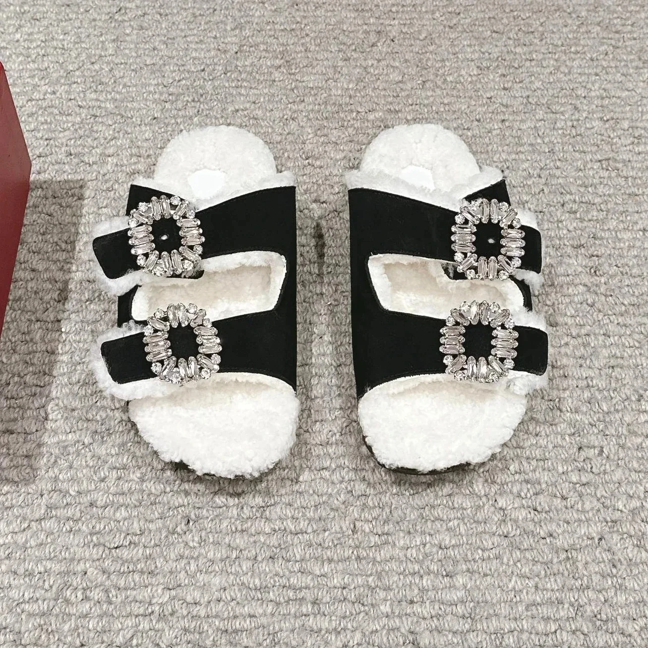 

Новые женские плюшевые тапочки-слипоны с кристаллами для дома, осень-зима 2025, роскошный дизайн, уютная повседневная обувь