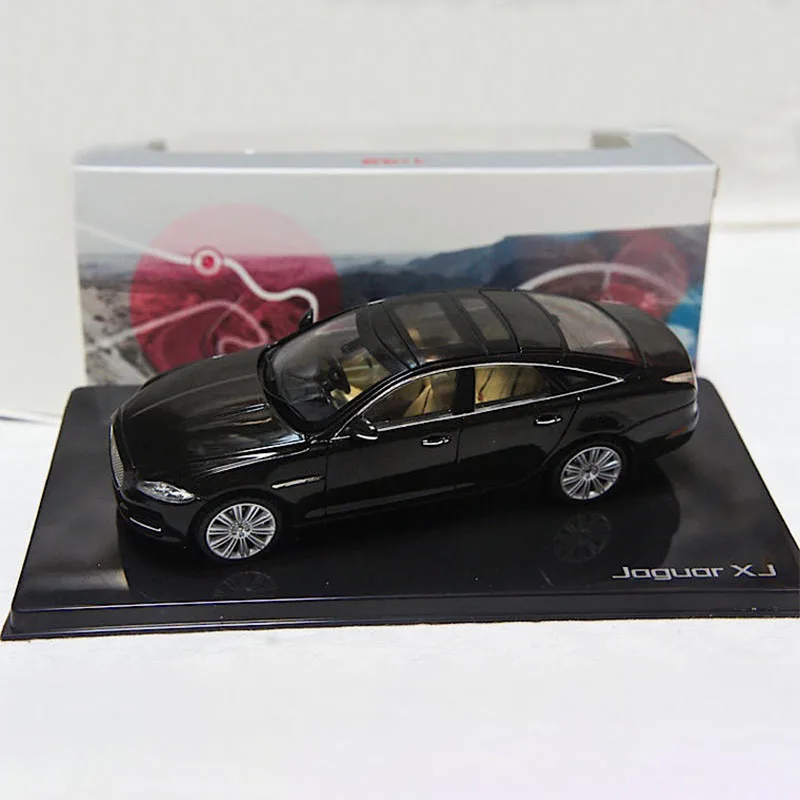 Diecast 1:43 Scale Jaguar XJ X351 2009 Symulacja aluminiowego modelu samochodu Statyczny wyświetlacz Zabawka kolekcjonerska Prezent Pamiątkowa dekoracja