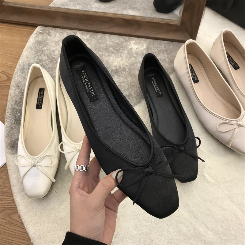 New Luxury Lace Tie Leg Satin Silk Ballet Flats Woman Square Toe Bowknot Elastic Band Ballerinas Ladies Wedding Mary Janes Shoes