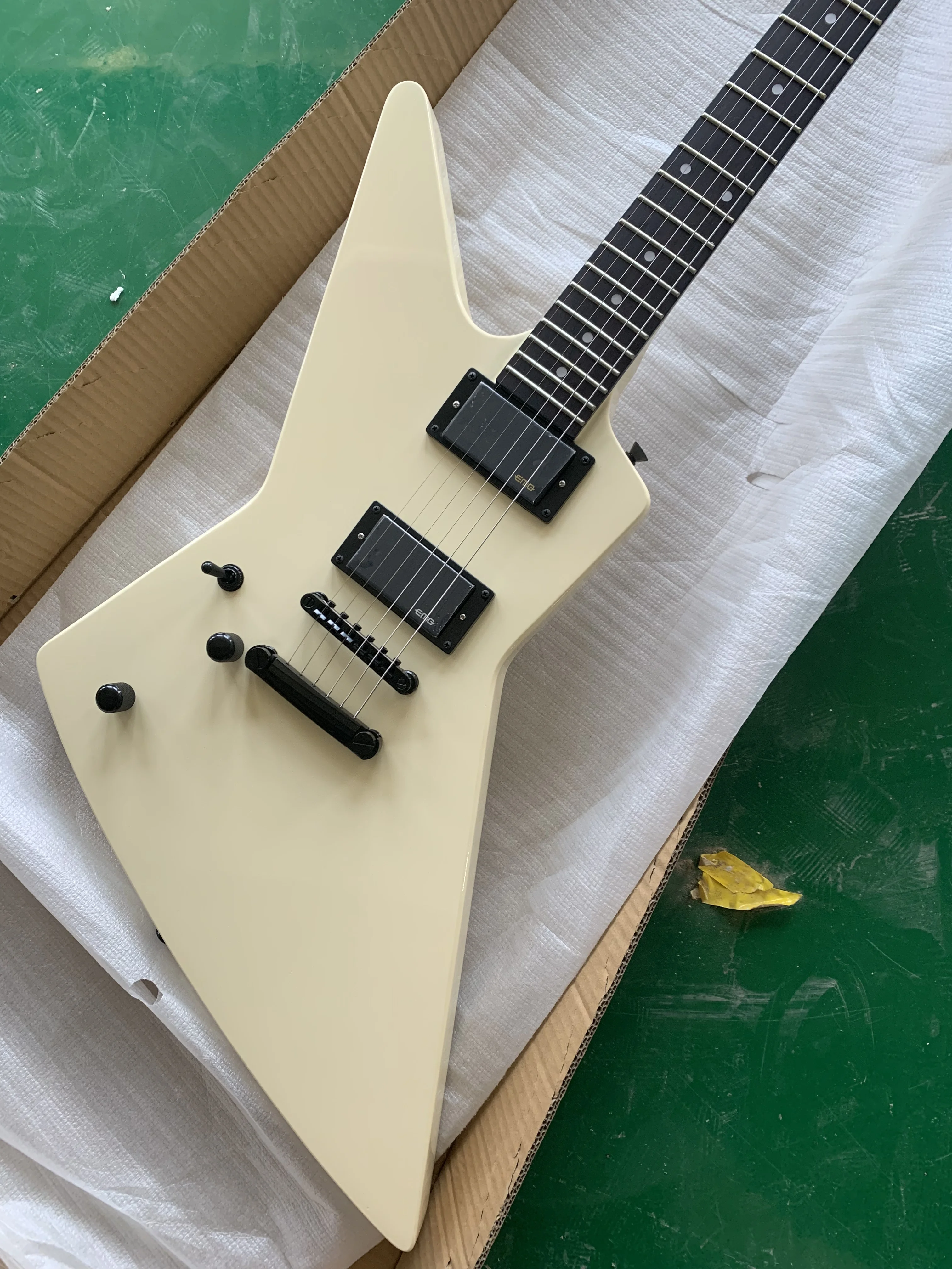 Best-selling Left Hand ESP Guitar, cream yellow, Rosewood fingerboard, Maple neck, mahogany body, EMG pickup, free shipping (013