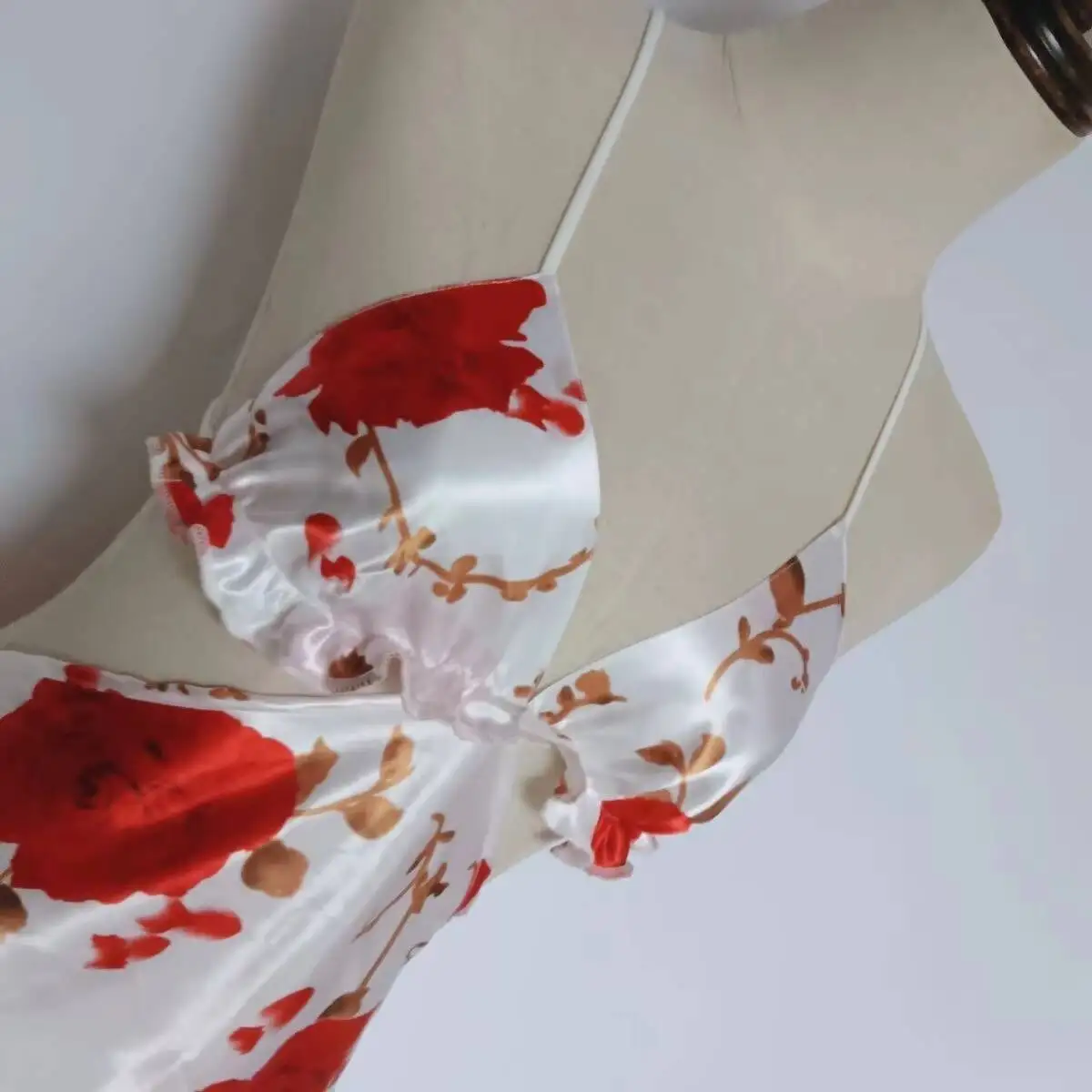 45-70kg Letnia błyszcząca, kwiatowa, krótka sukienka bez rękawów Seksowna damska mini sukienka bez pleców