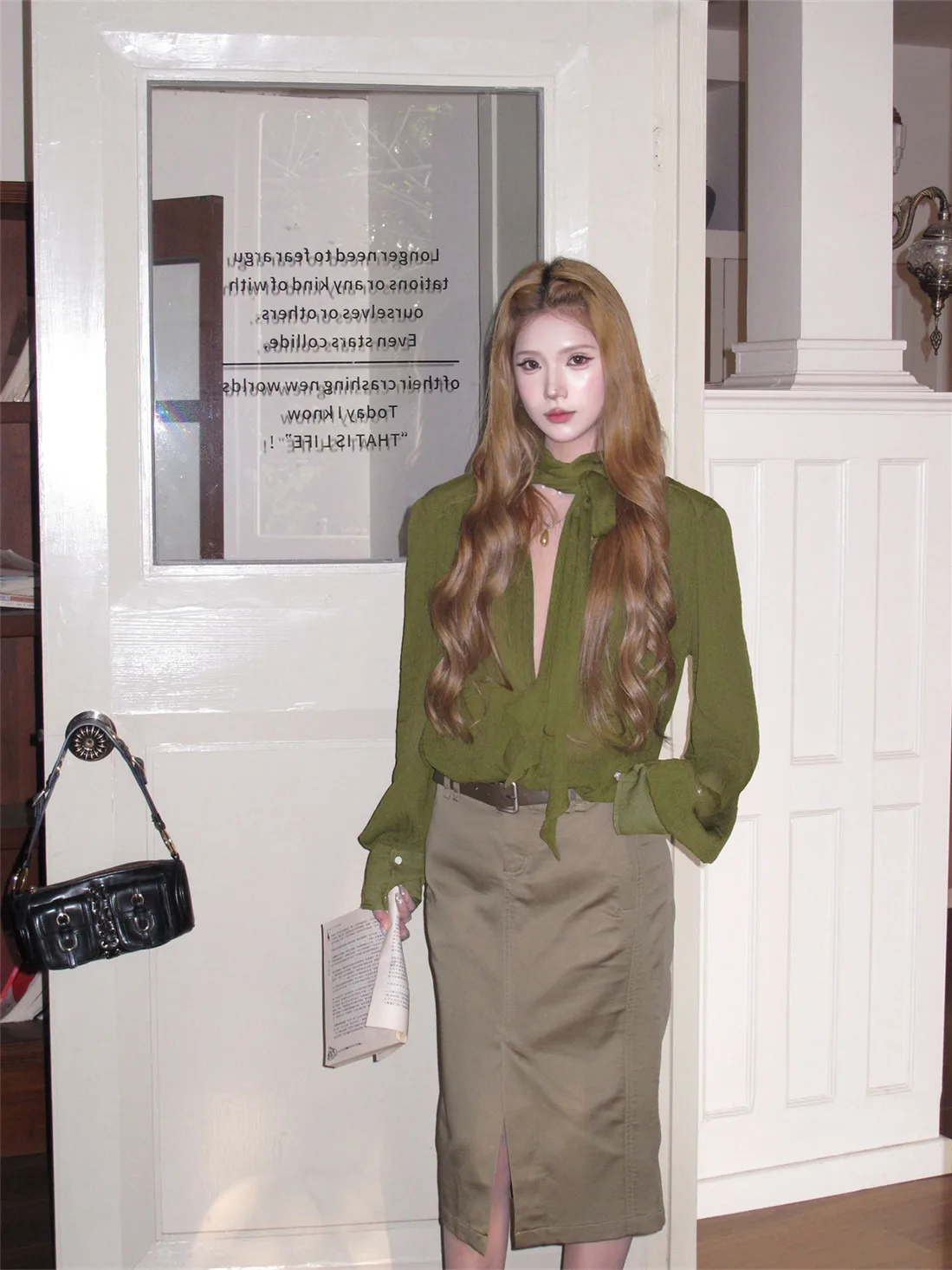 

Мятно-персиковая юбка А-силуэта цвета хаки для женщин: повседневная, для офиса, с разрезом, прямая, удлиненная, стройнящая