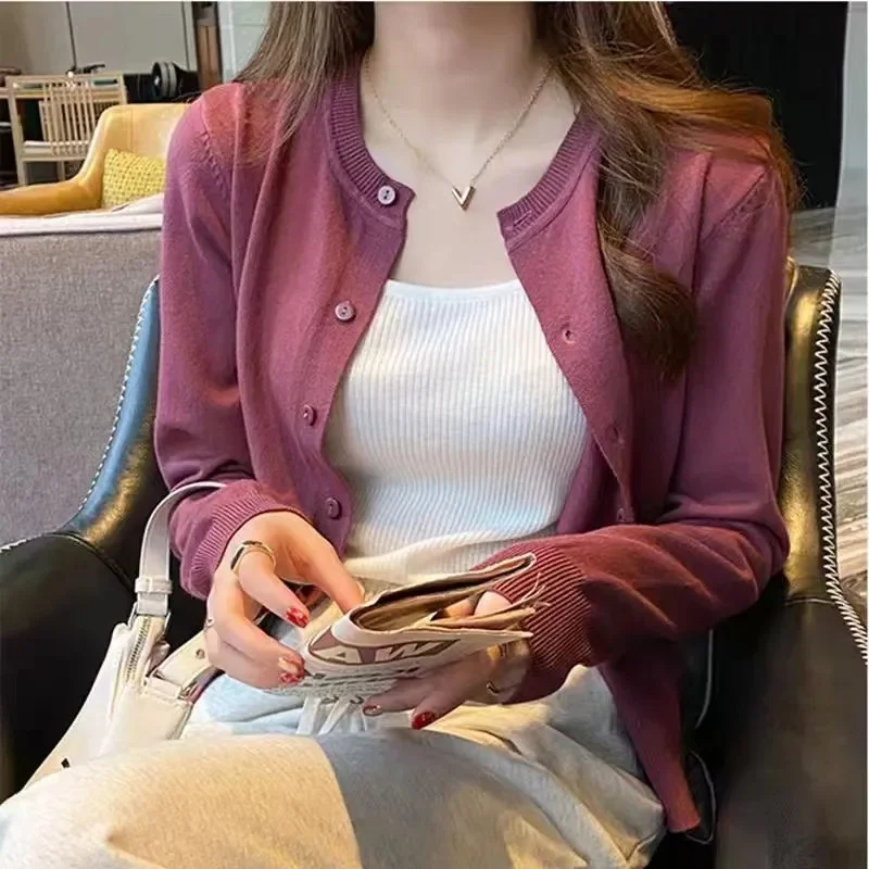 เสื้อสเวตเตอร์แคชเมียร์แขนสั้นทรงหลวม ผ้าฟลีซเนื้อบางเบา แฟชั่นใหม่สำหรับผู้หญิง คอกลม อุ่นสบาย สไตล์เกาหลี สวมใส่สบายๆ เสื้อผ้าแฟชั่น