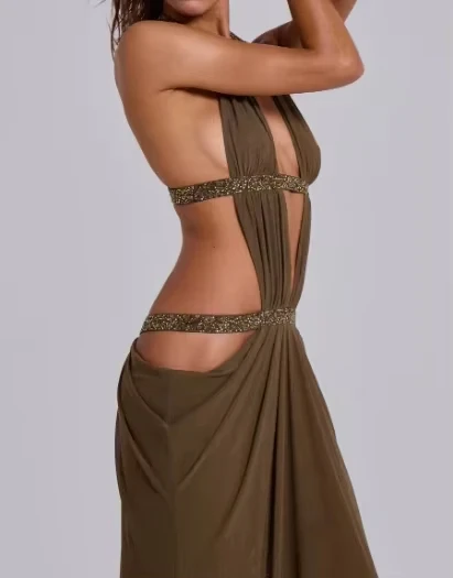 セクシーな背中見せスパンコールホルタードレス レディース ノースリーブ オフショルダー ホローアウト プリーツ マキシドレス 新作 レディース イブニングパーティーガウン