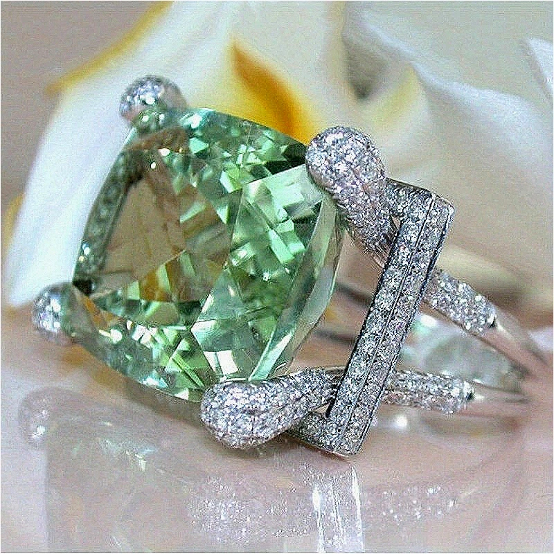 Fashion Saprking Inlaid Green Synthetic Zirconia Silvery Rin