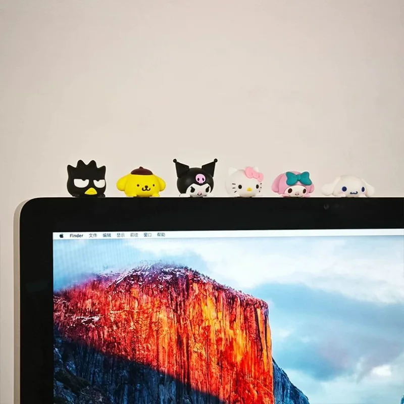 Nuovo Kawaii Sanrio Hello Kitty Kuromi Melody Display da scrivania per computer decorato con una piccola bambola carina Figura anime Regalo Giocattoli per bambini