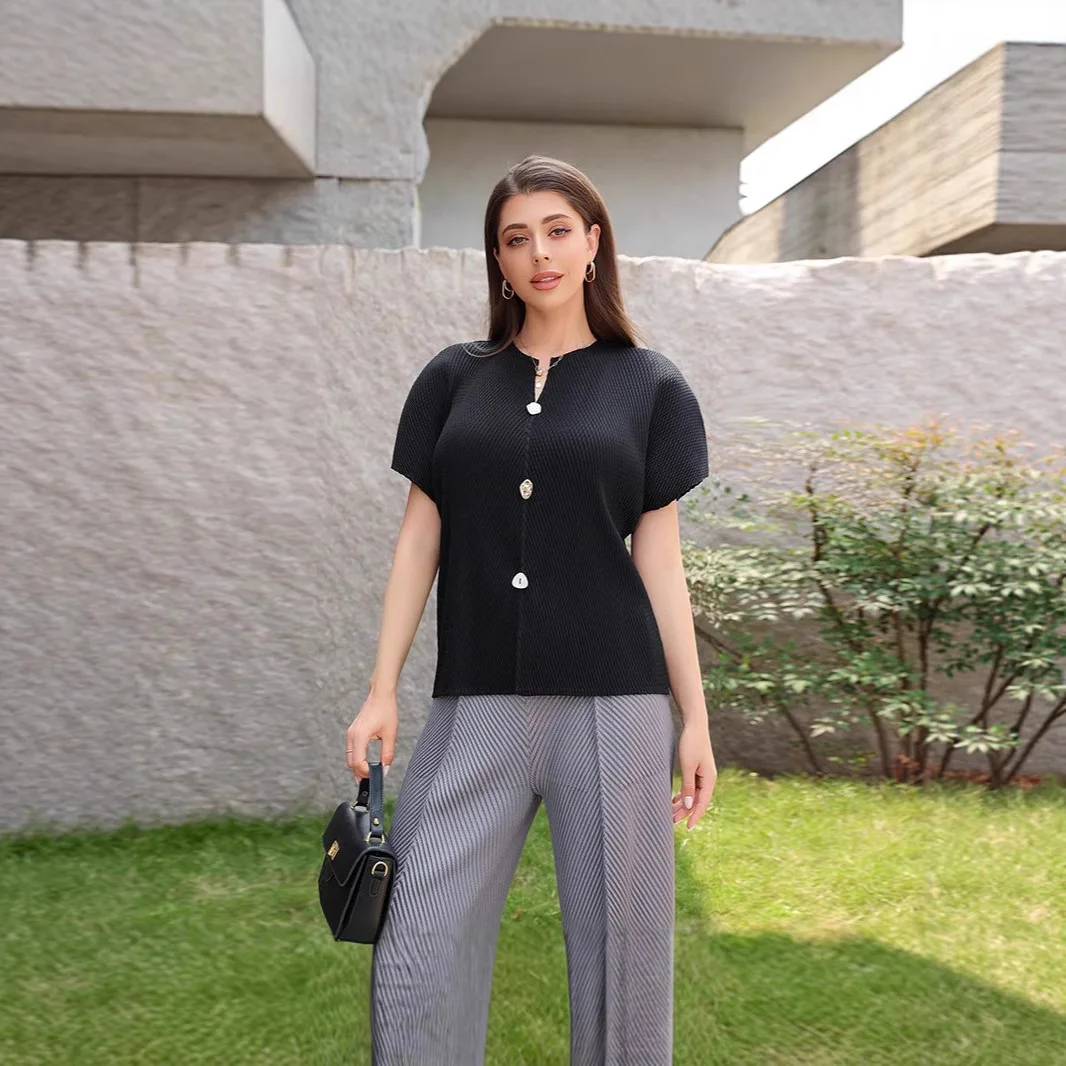 

Miyake Button Decorative Dragon Scale Pleated Blouse Wild Loose Thin Short-sleeved T-shirt Female Summer New Large Size Clothes