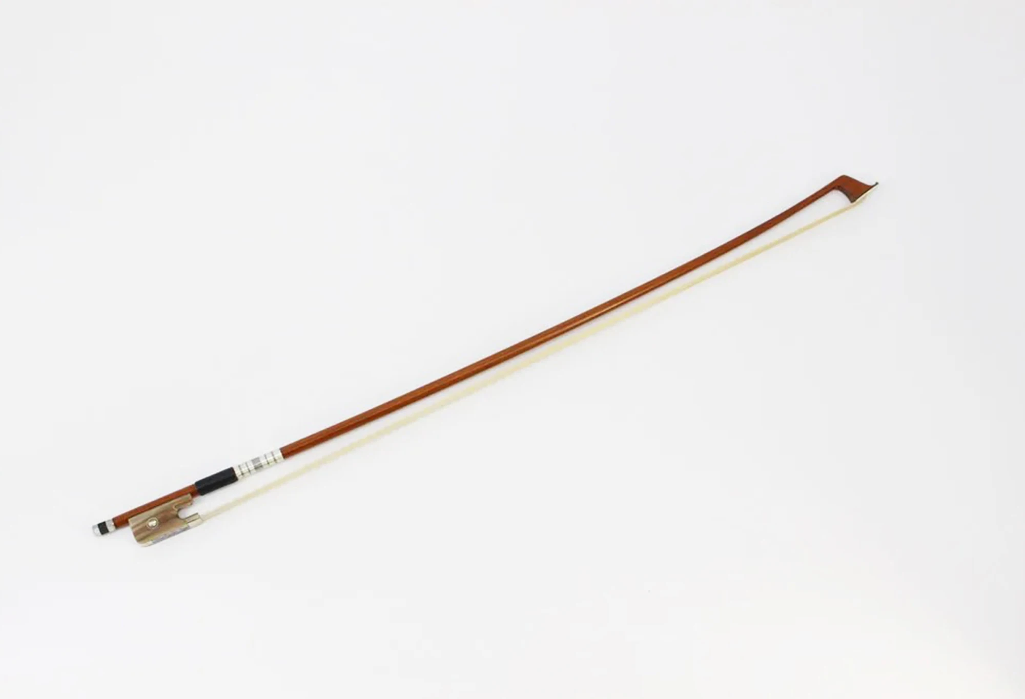 قوس التشيلو ذو القرن الأبيض 4/4 مكتبة خشب البرازيلي الملون من خشب الأبنوس