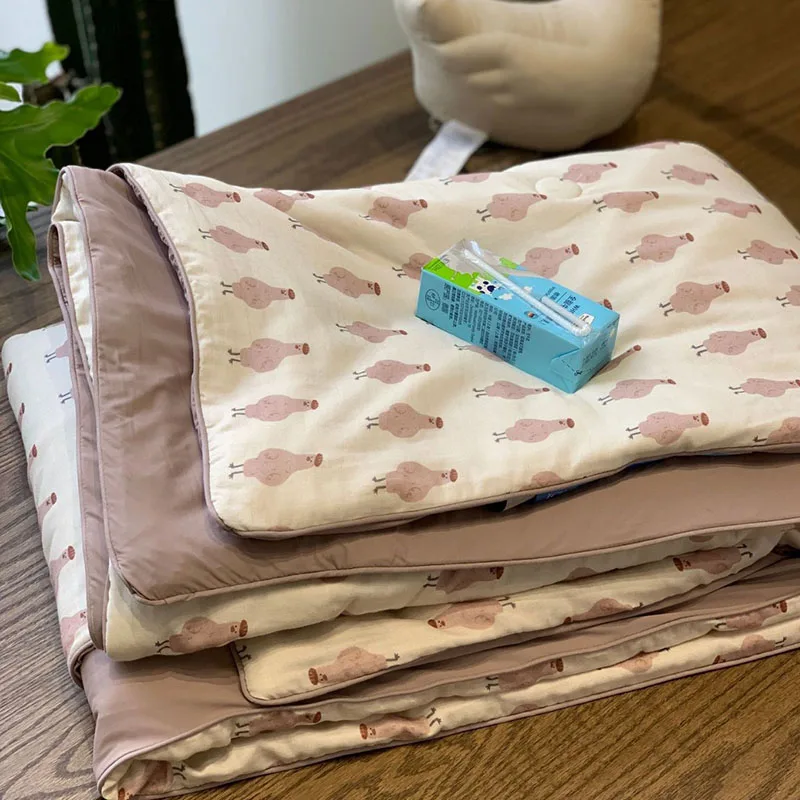 couette-d'ete-coreenne-double-couche-en-gaze-imprimee-de-dessins-animes-luxueuse-pour-climatisation-douce-pour-la-peau-pour-dormir-nu-decoration-interieure