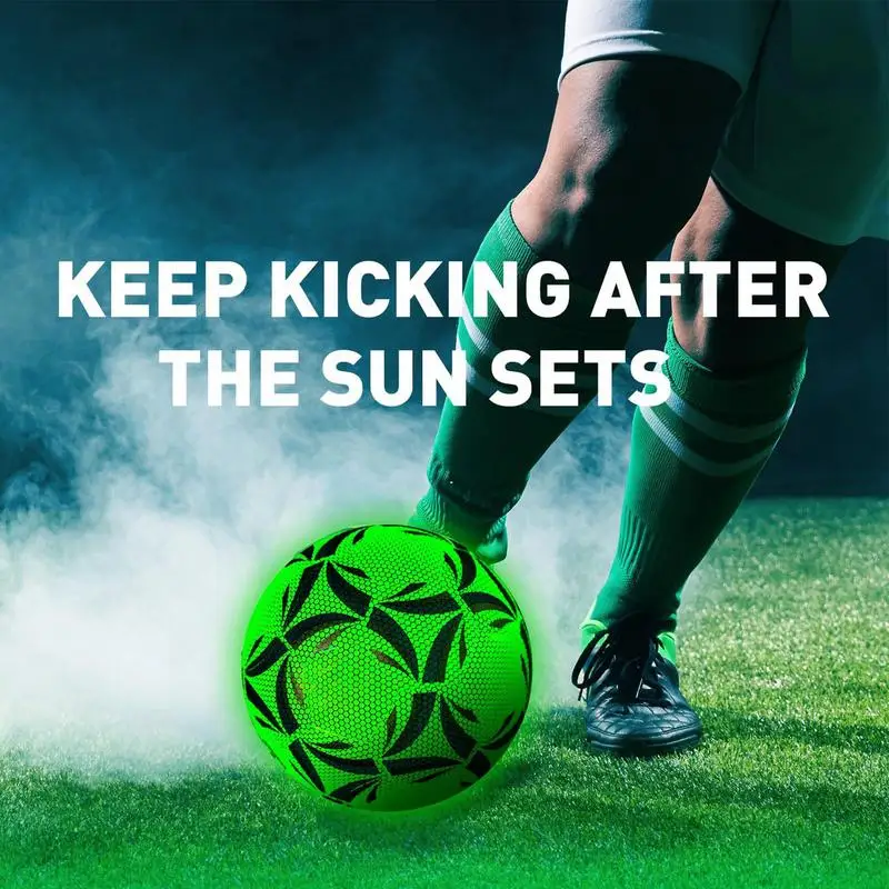 Glow Football Sports Outdoor Light Up Ball Cool Waterproof Fun Football per compleanno Ragazzo Allenamento Giochi per ragazze di Natale per bambini