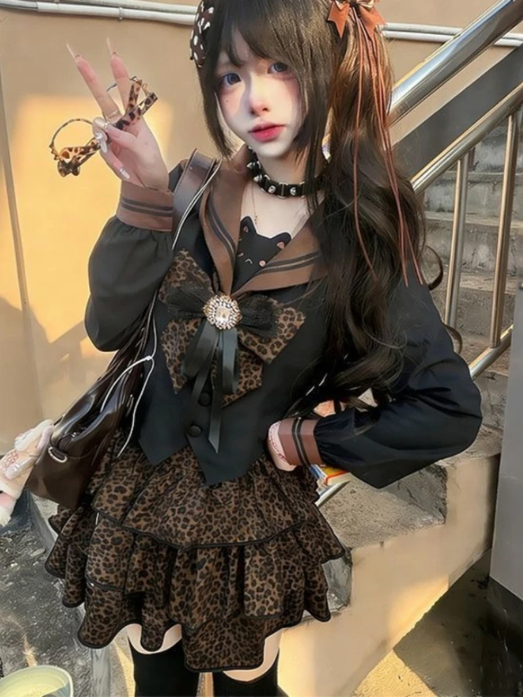 

Горячая новинка 2026: Готический комплект в стиле Y2K с леопардовым принтом, короткая юбка и топ в японском стиле Kawaii Preppy, винтажный, с бантом, облегающий, из двух предметов