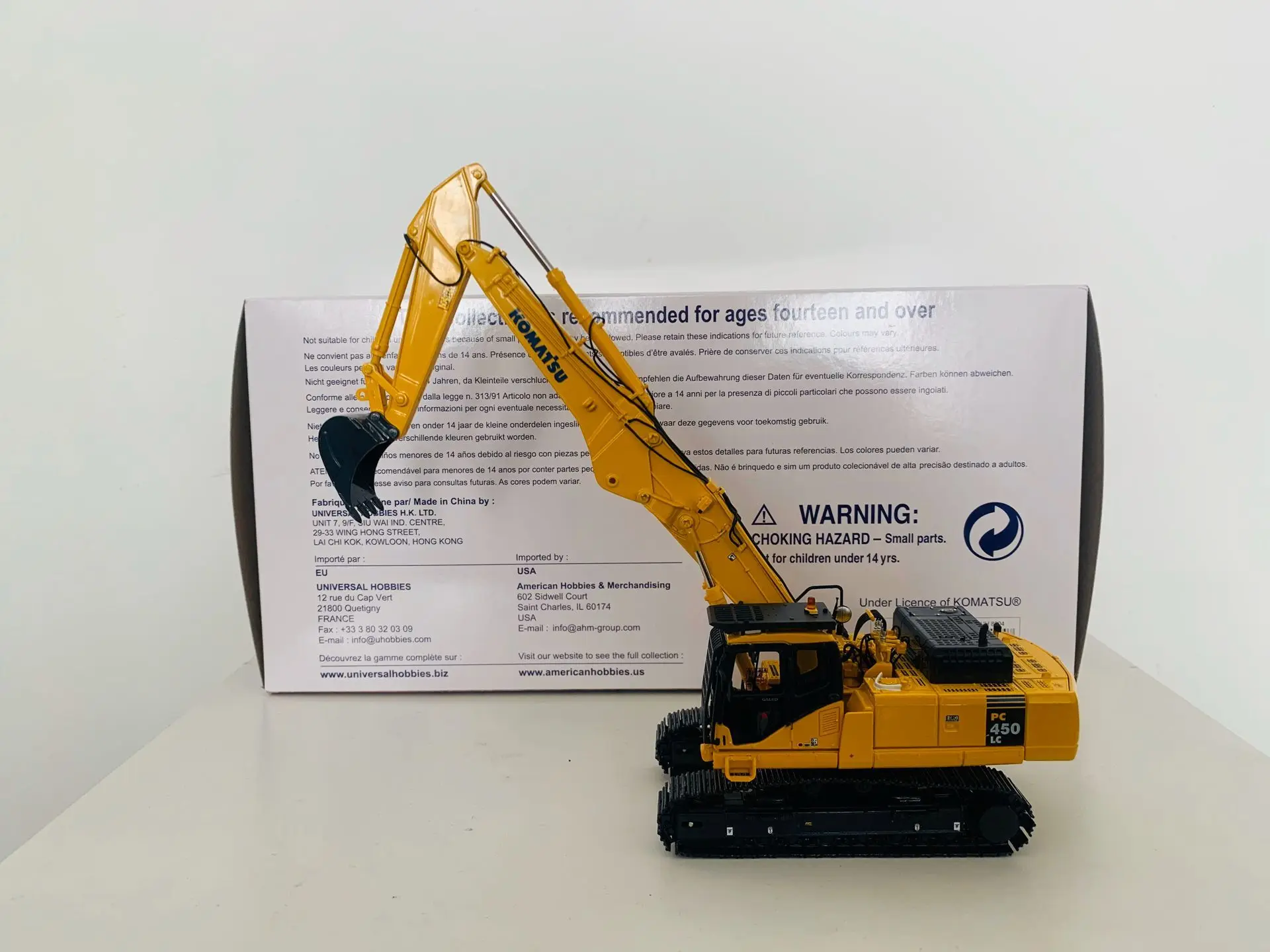 

Komatsu PC450LCD W/Short Trowel Tracked Excavator 1:50 Scale Die-Cast UH8004 NEW