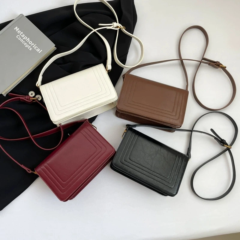 حقائب كروس من جلد البولي يوريثان بلون سادة للنساء مصممة جديدة حقيبة كتف صغيرة تحت الإبط حقائب يد ومحافظ للإبط