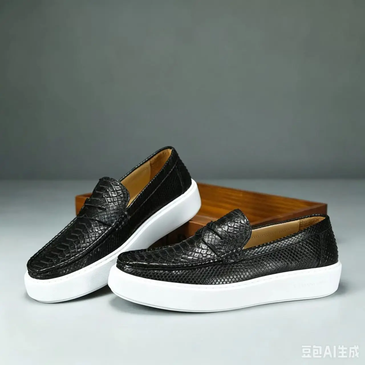 2026 new arrival Fashion Snake Skin causal shoes men,male Genuine leather Sneaker  pdd821