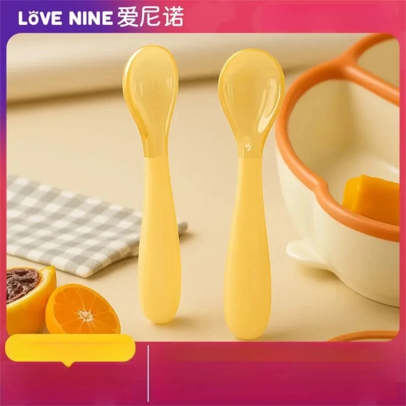 الطفل PP ملعقة سهلة التنظيف حجم صغير الفطام الطفل يميل ملعقة تصميم آمن غطاء مقاوم للغبار ملعقة مريحة لتغذية الوليد #2