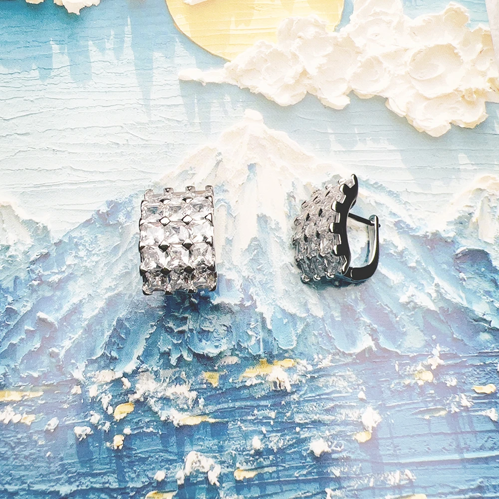 Klappbare Creolen mit Weißem Zirkon-Besatz, Europäischer Feiner Schmuck für Damen, Glamouröses Trendiges Geschenk aus Massivem 925 Sterling Silber – Detail 6