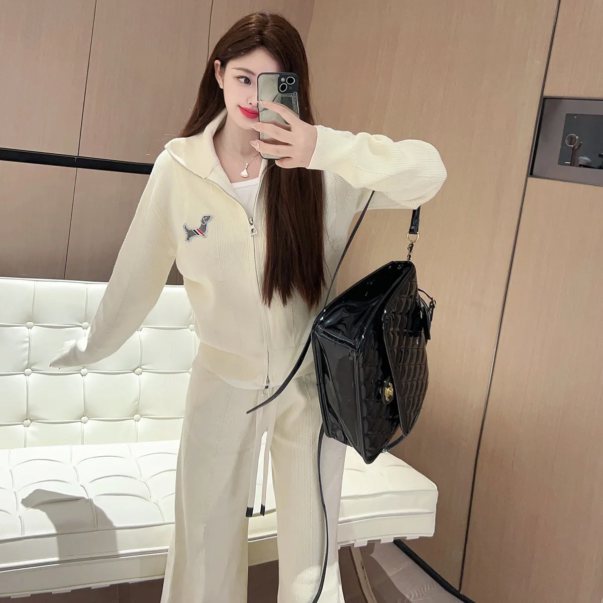 

Модный женский комплект с вышивкой собаки, осень 2024, широкие брюки, длинный топ све, повседневный женский комплект среднего возраста