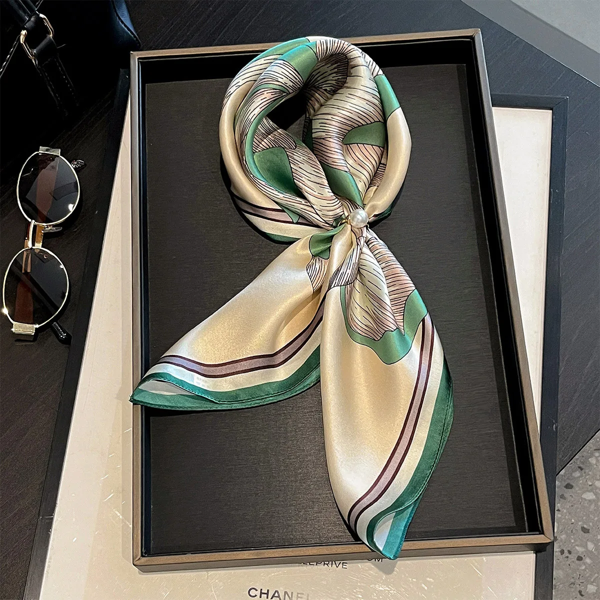 المرأة وشاح حريري 2025 الأوشحة القطنية الصغيرة للرقبة للسيدات العلامة التجارية الفاخرة الجديدة منديل حقيبة مربعة وشاح الإناث رئيس باندانا