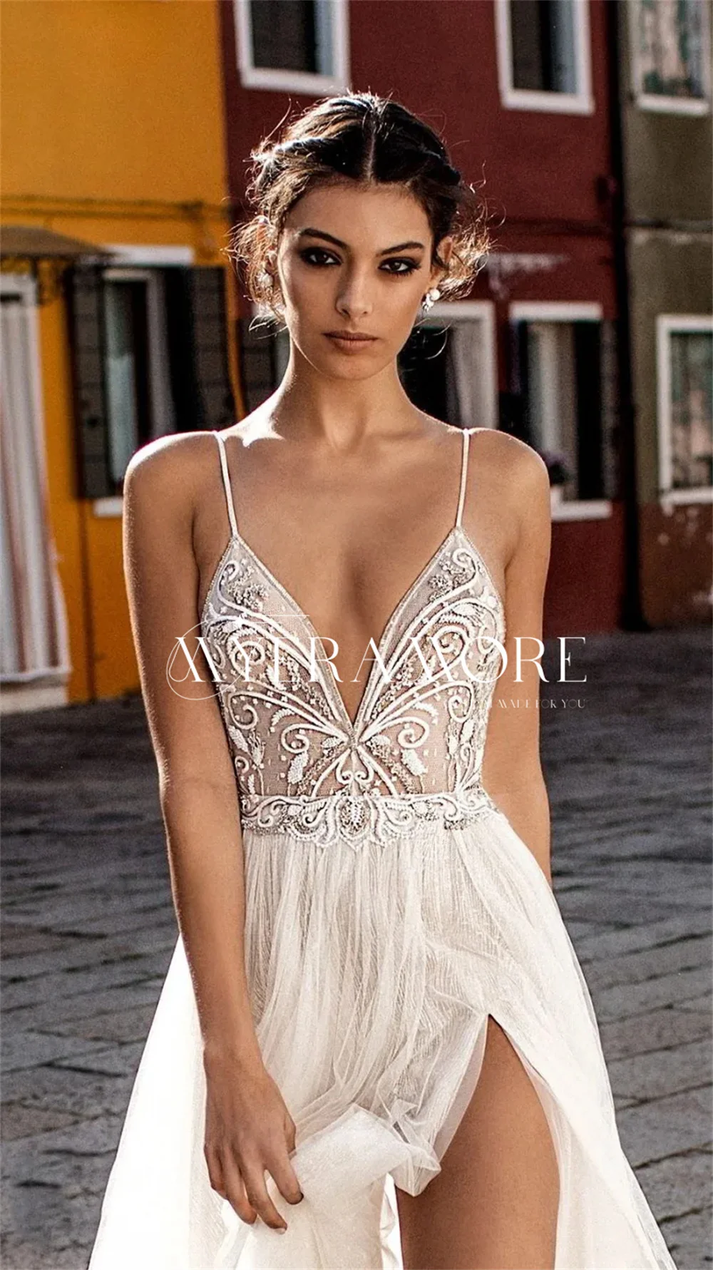 Chic Applique Wedding Dress Spaghetti Strap A-Line Bride Gowns for 2025 Summer Beach Side Slit Elegant Bridal Party Customized
