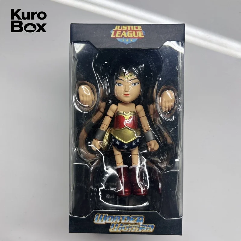 

Коллекционная фигурка супергероини HEROCROSS Q-версии из сплава с LED-подсветкой и магнитными аксессуарами, модель Лиги Справедливости