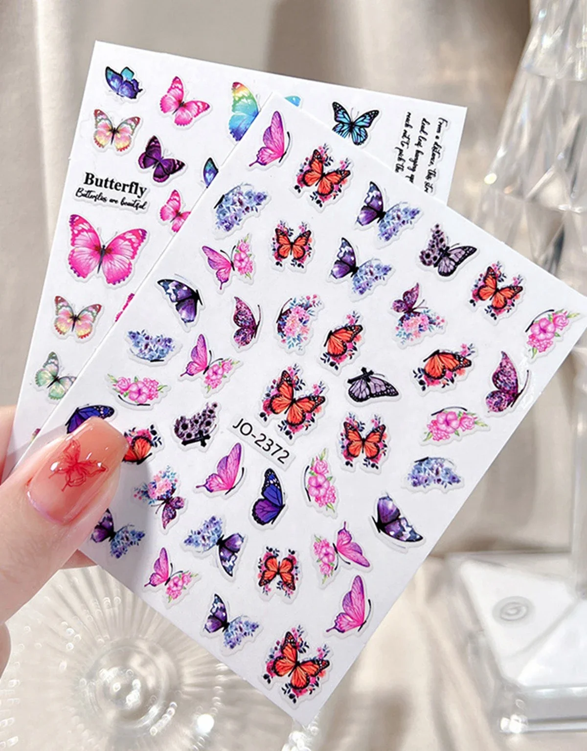 ผีเสื้อสติกเกอร์เล็บ Dopamine สไตล์ผีเสื้อที่มีสีสันดอกไม้รูปแบบสติ๊กเกอร์ตกแต่งเล็บ