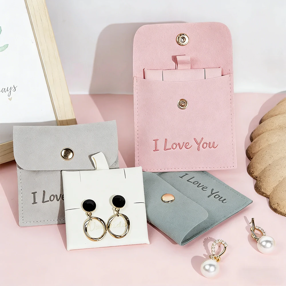 sacchetti-regalo-personalizzati-in-microfibra-con-logo-per-gioielli-orecchini-collane-anelli-e-bracciali-con-bottone-e-scheda-espositiva