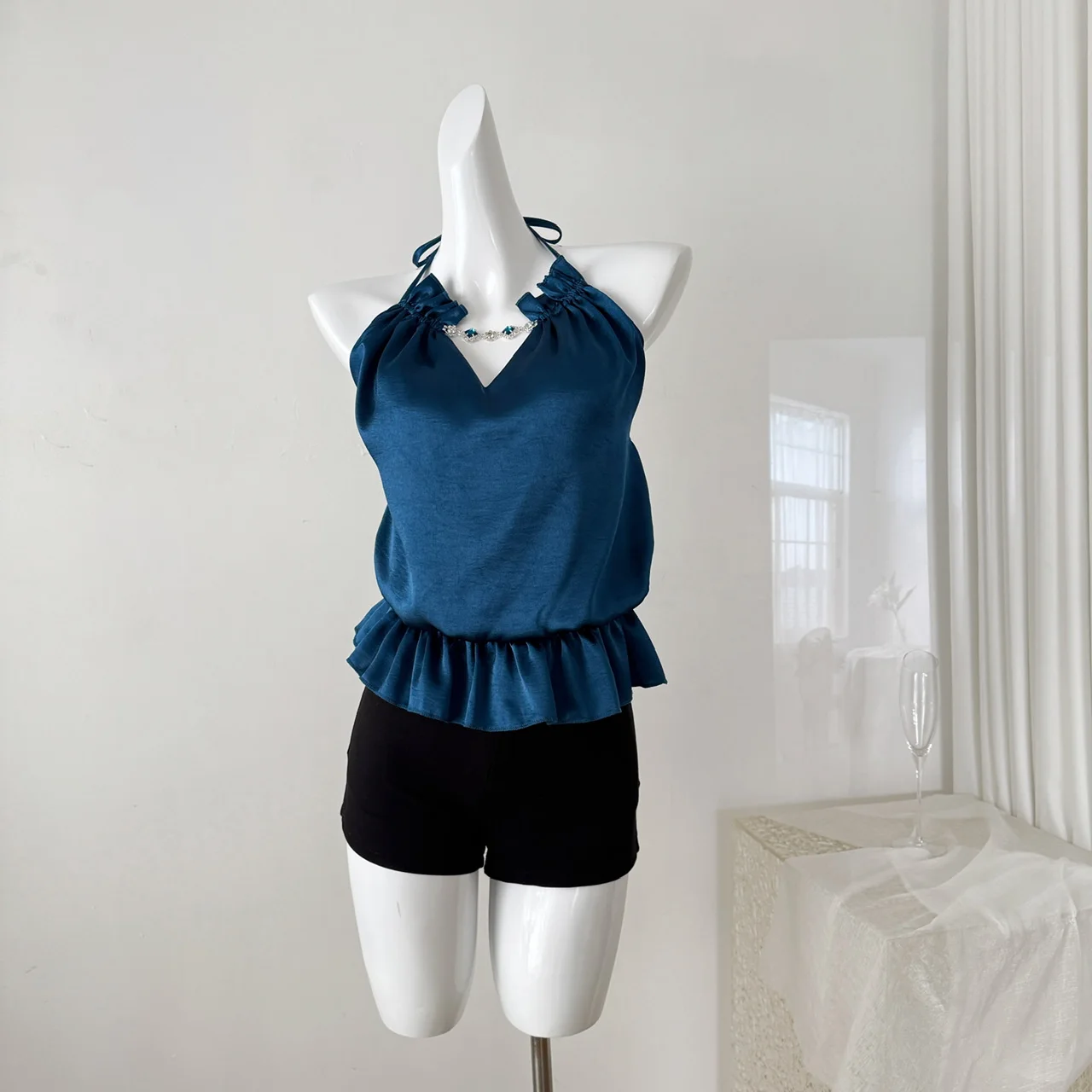 

Эстетический укороченный топ без рукавов 2000-х годов, дизайнерская бретелька, лето 2021, женские топы с лямкой на шее со стразами, винтажная кокетка Gyaru