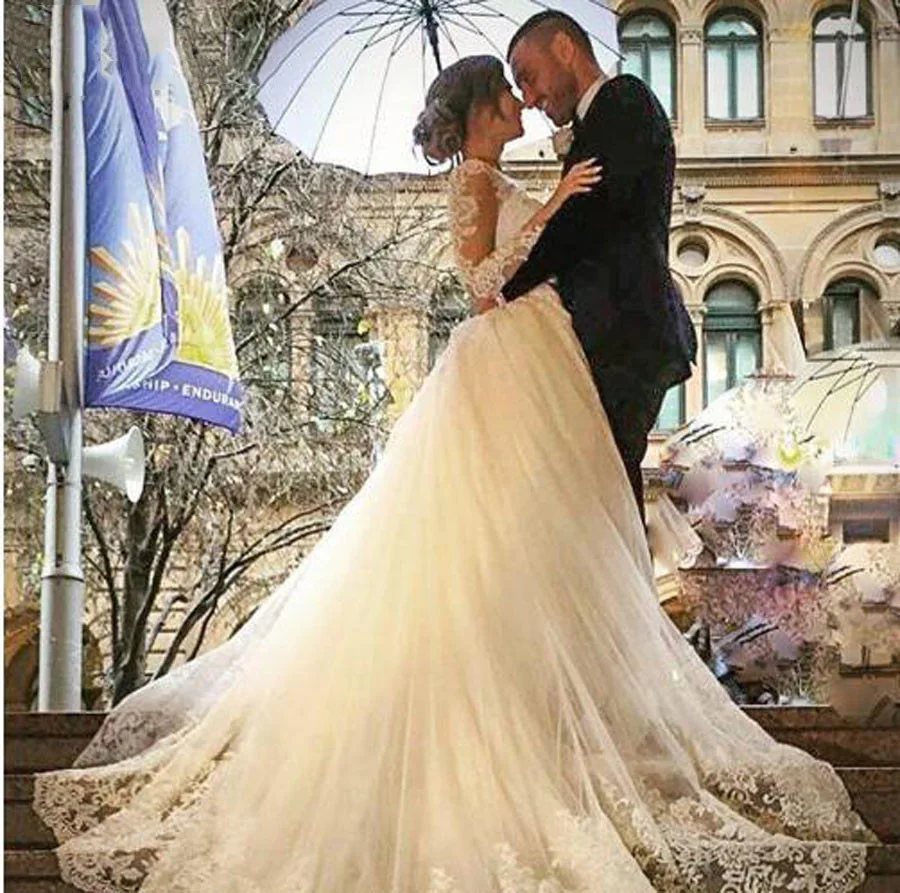 Customized Lace Mermaid Bridal Gowns Long Sleeves Backless Luxury Saudi Arabia Wedding Dresses V-neck Dubai vestidos de novia