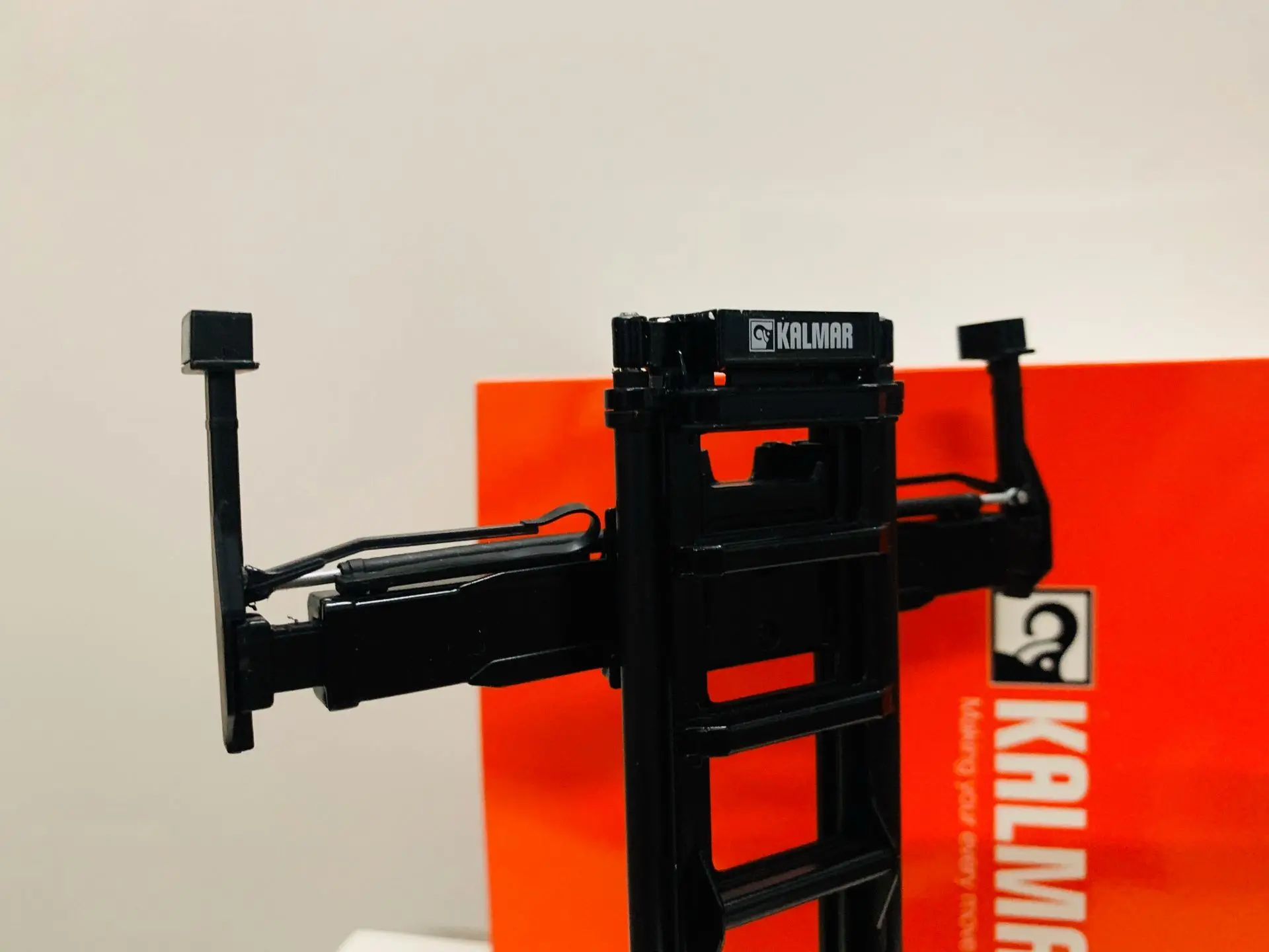 Kalmar Empty Container Loader Lift Truck Fork Lift Truck Boxed 1:50 Scale Die-Cast Model New