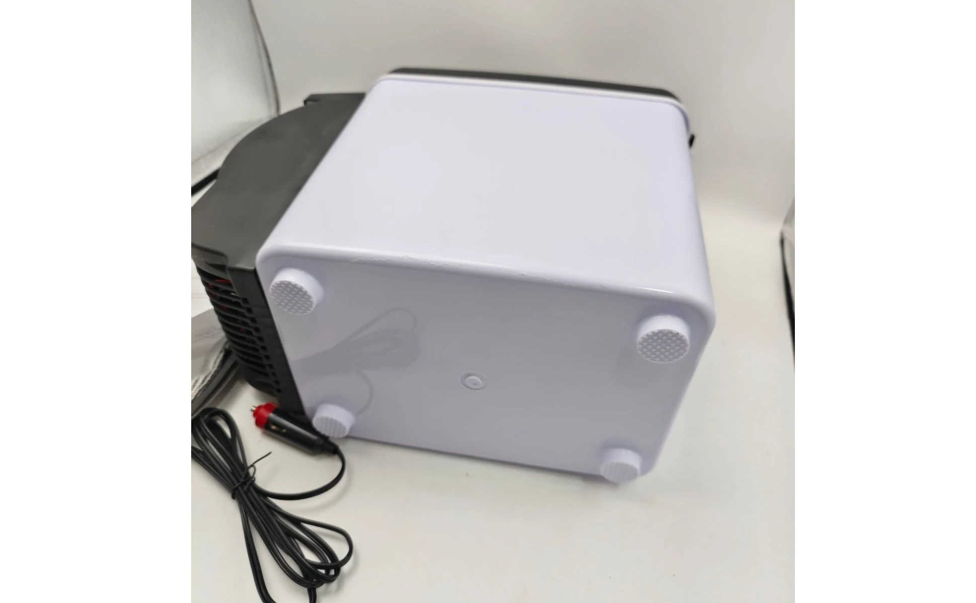 Thermoelectric Car Fridge Cool and Warm Portable Electric Cooler 12 Volt Cooler Cup Holders Portable Refrigerator Compact