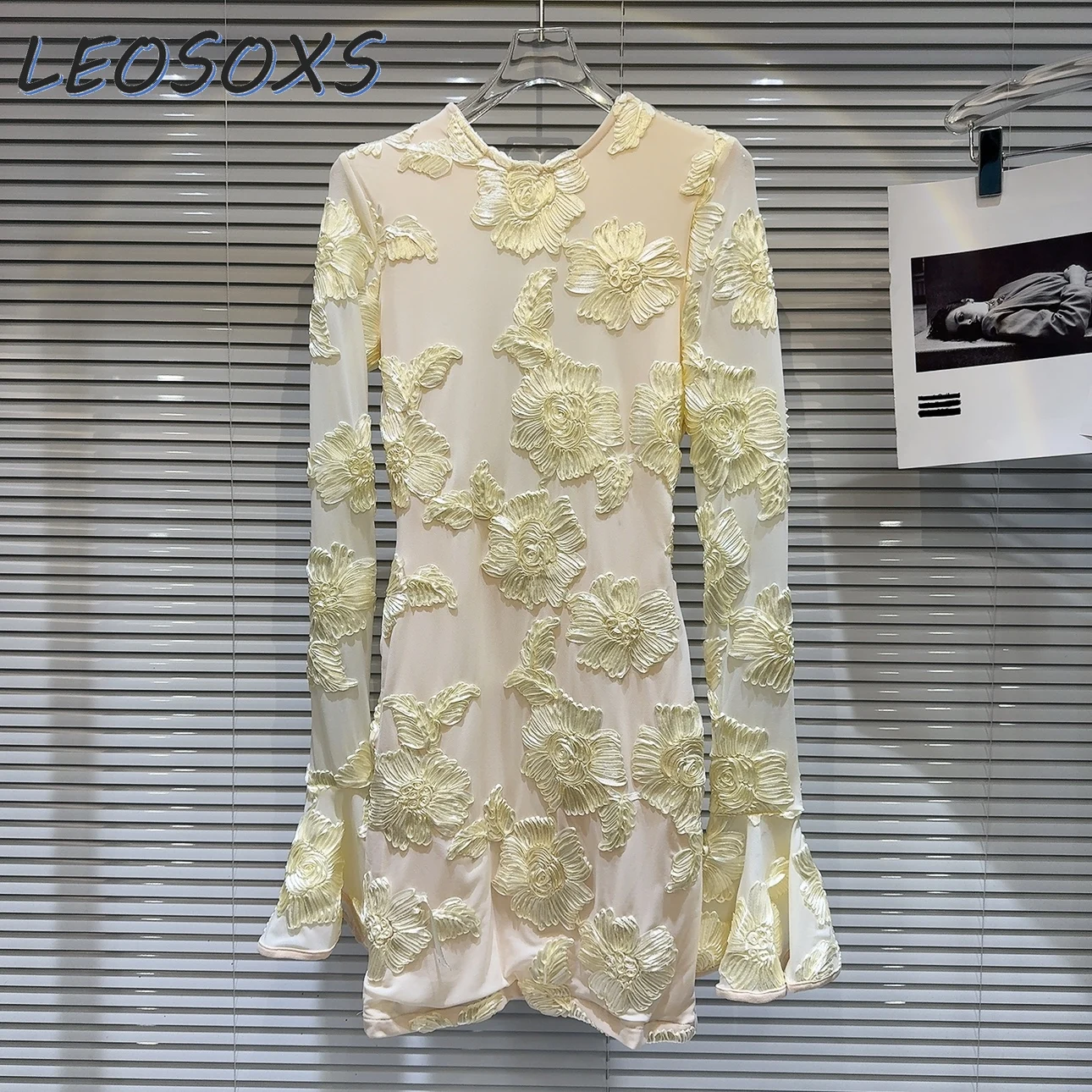 

2024 Spring New Embroidered Flower Back Hollow-out Waist-Tight Flare Sleeve Temperament Socialite Dresses Sexy Dress Mini Dress