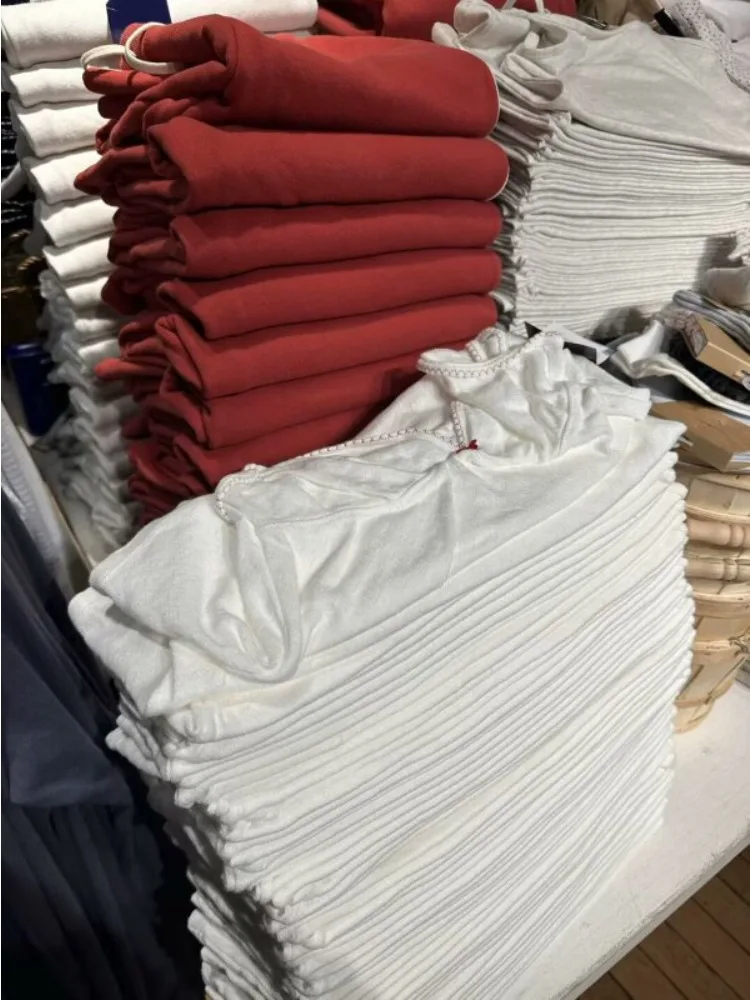 سترة نسائية صيفية عالية الجودة موديل 2025 براندي BM للفتيات ذات جودة عالية متعددة الاستخدامات بقصة ضيقة بلون سادة ورقبة على شكل حرف v سترة قصيرة بدون أكمام