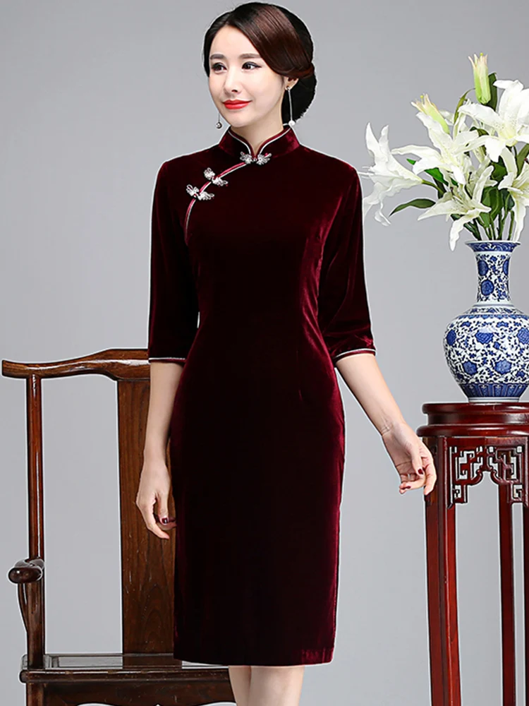 

Элегантное бархатное вечернее платье для мамы: модель для осенне-зимнего сезона, высококлассное, для молодых душ, нарядное.