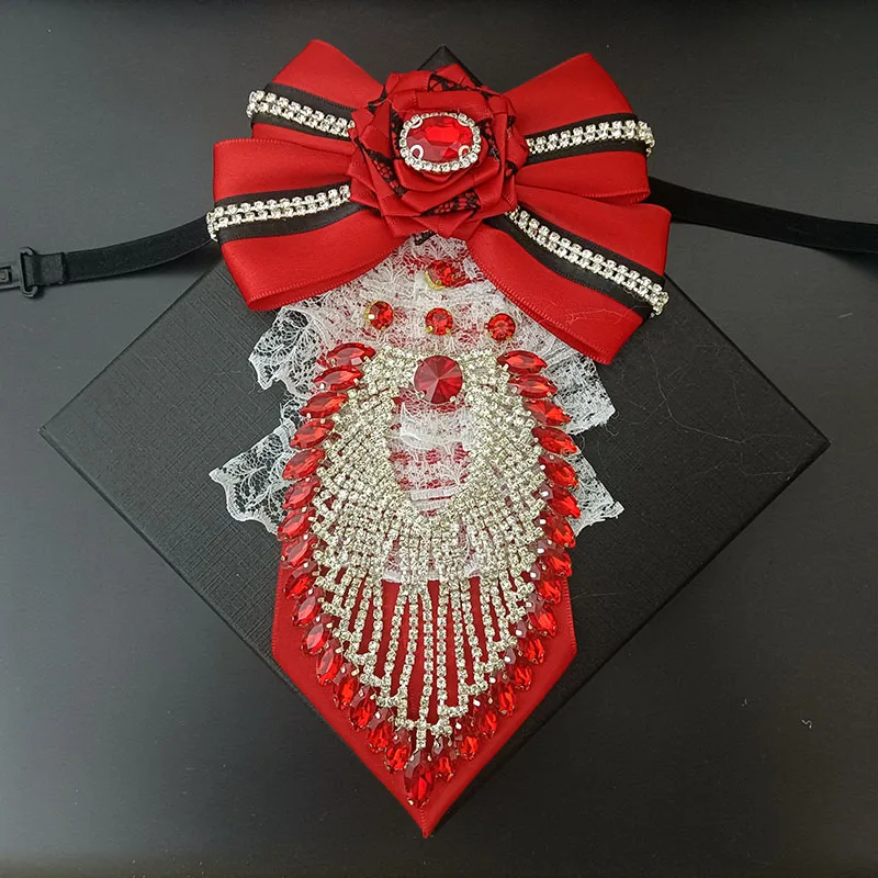 Original Handgefertigte Fliege mit Spitzenband und Strass-Schmuck, Luxuriöse Herren-Krawatte für Geschäftsanlässe, Bankette und Hochzeiten – Detail 6