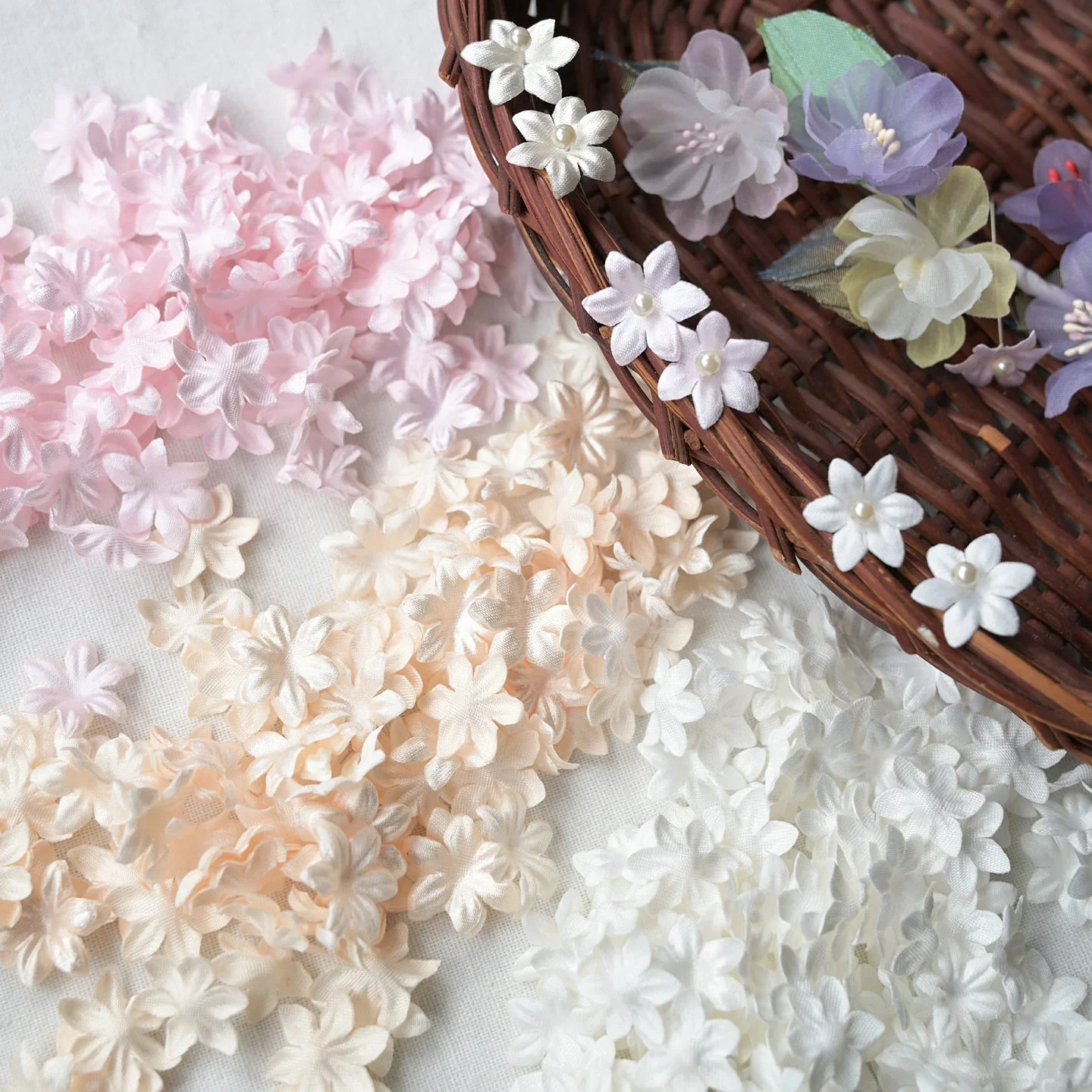 100PCS/Pack .1.8CM.Satin 3D Pleated Mini Petal.Baby Clothes.Headwear, Fairy Dress Sewing Material Handmade DIY Weeding  Flowers