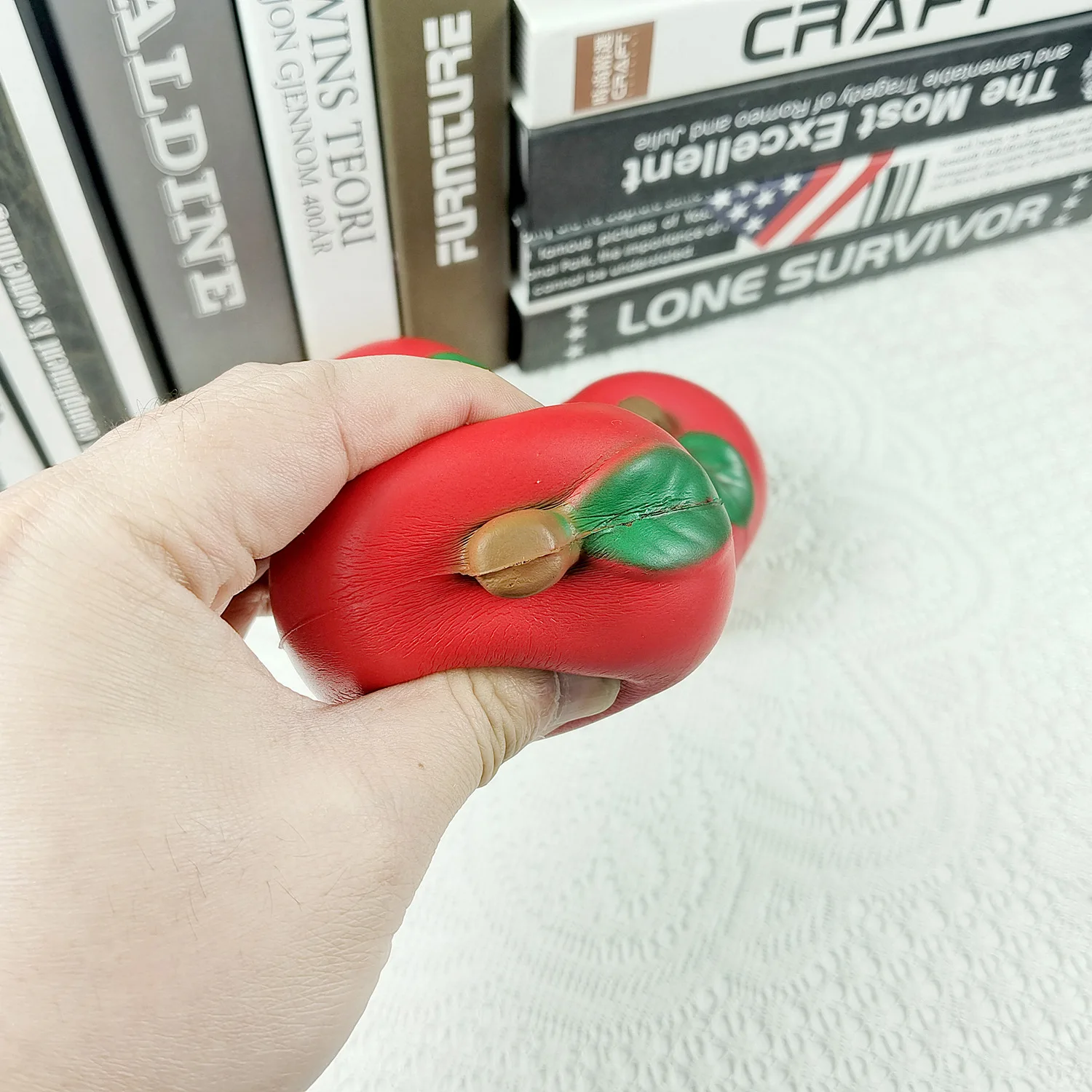 Lindo suave manzana alivio del estrés apretar suave lento aumento simulación manzana roja apretar juguete niños imitación fruta descompresión juguete