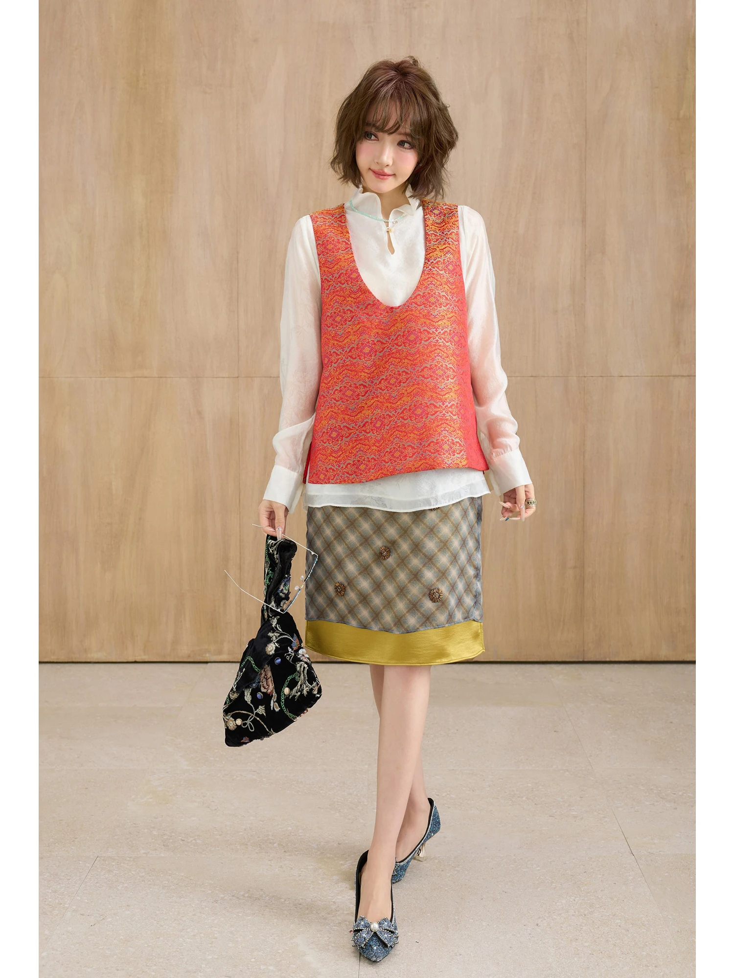 

MIUCO Chinese Sle Embroidered Floral Vest Women's Faion Inner Wear Split Design High End Aosphere Sensation Layering