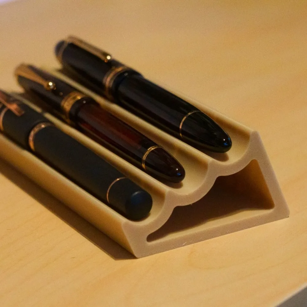 3D Printed Three Slot Wavy Pen Holder Desktop Display Stand Office Stationery Storage Multiple Colors Available For Desk