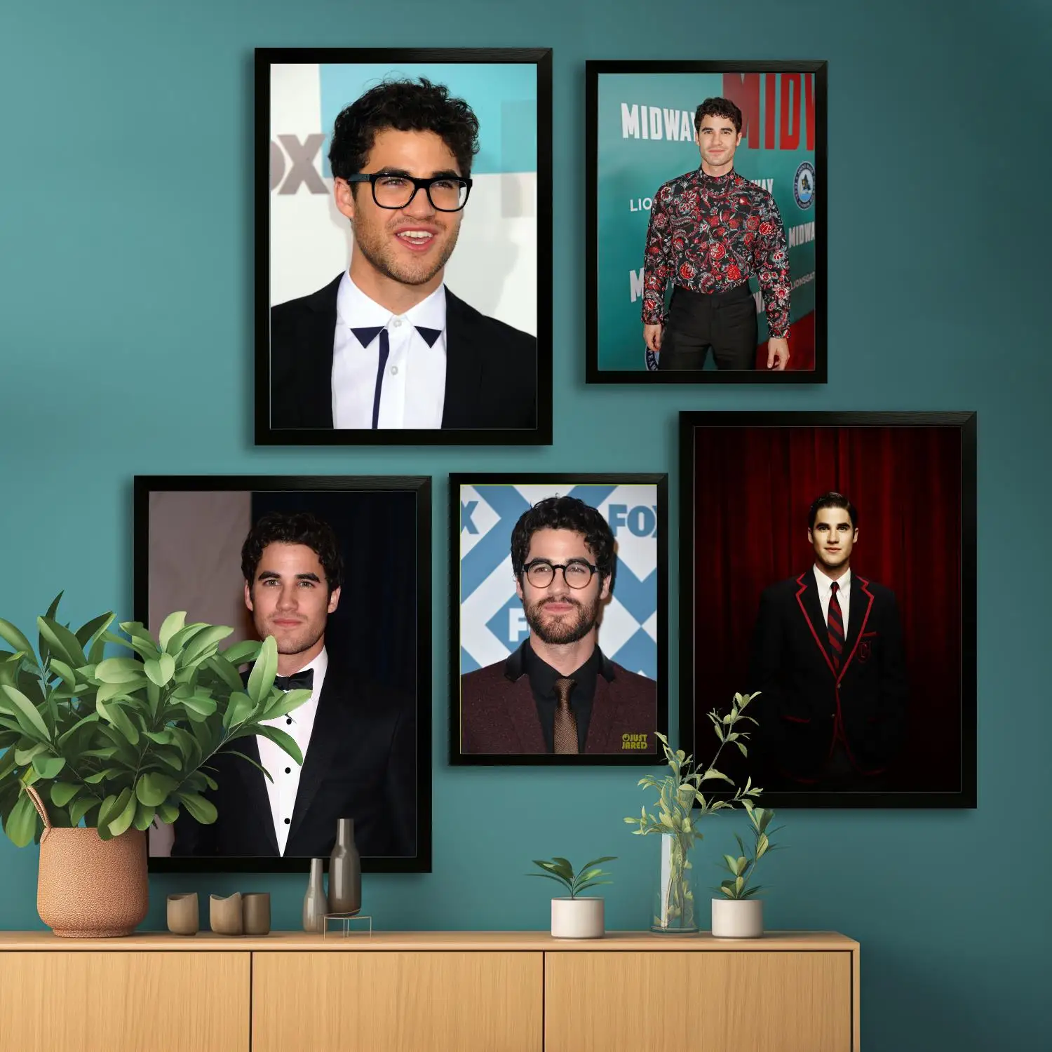 Darren Criss Canvas Art Poster and Wall Art Picture Print, Modern Family Bedroom Decor Posters,Decorative painting