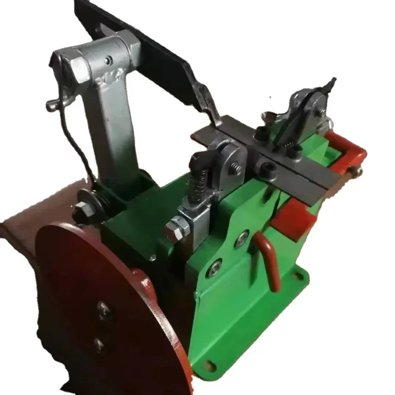 

Band saw blade tooth setter