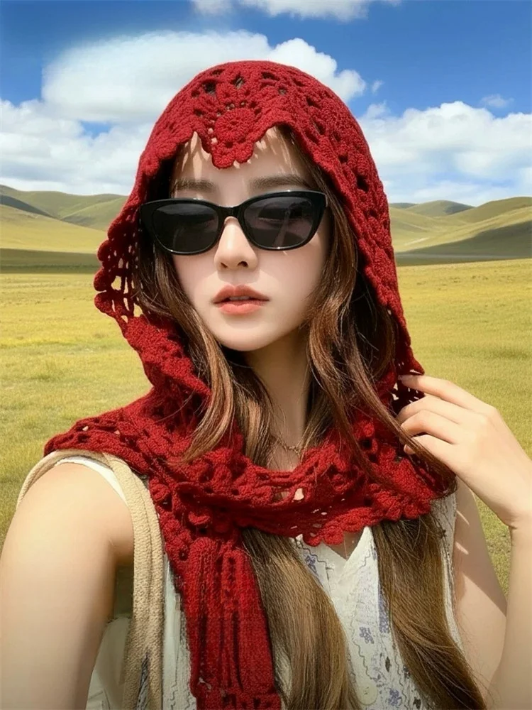 visvim-ennio-Edition-collaborative-bonnet-tricote-ajoure-rouge-ambiance-retro-chapeau-pour-femme-design-tendance-sans-marque