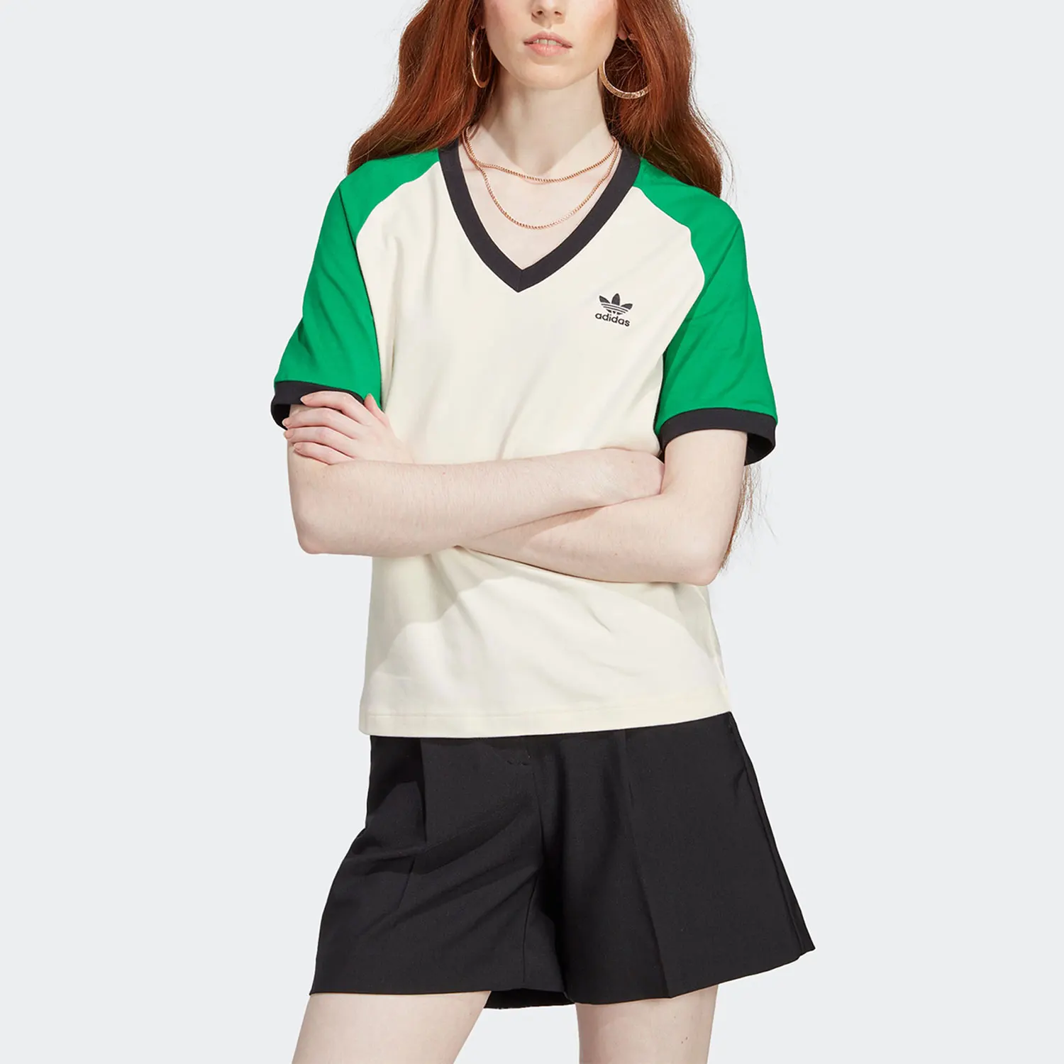 

Оригинальная женская спортивная футболка Adidas ADICOLOR clover с короткими рукавами IK7885