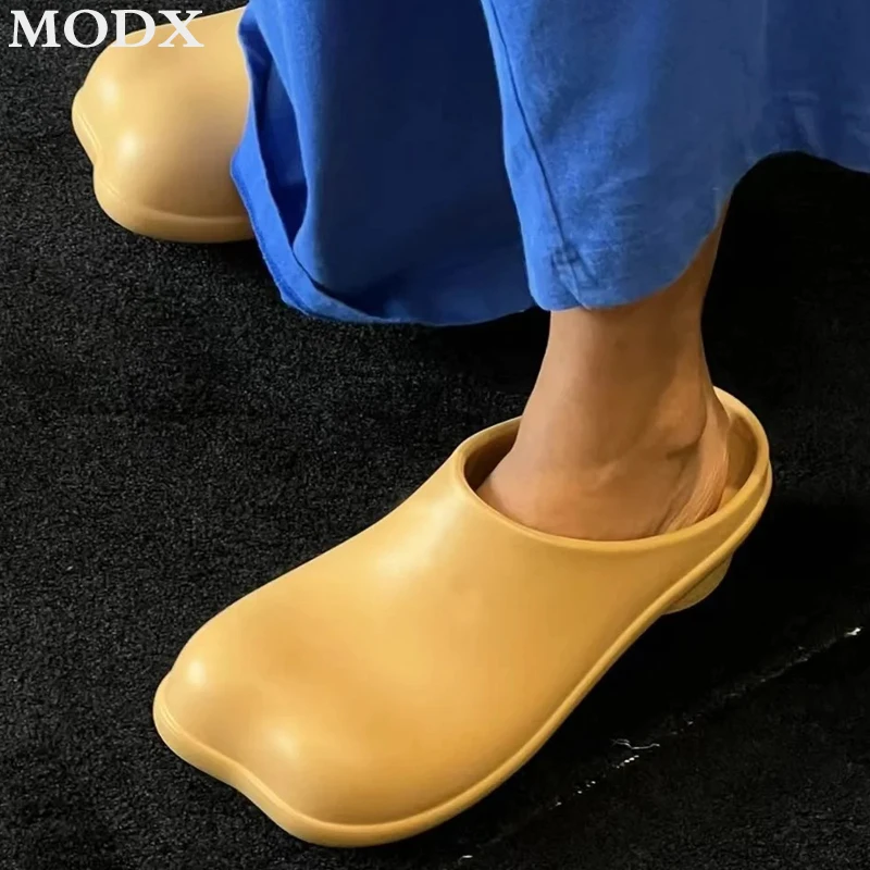 

Closed Toe Split Toe Head Design Round Low Heel Slippers 2024 Summer New Niche Thick Sole Casual All-match Fashion Rain Shoes