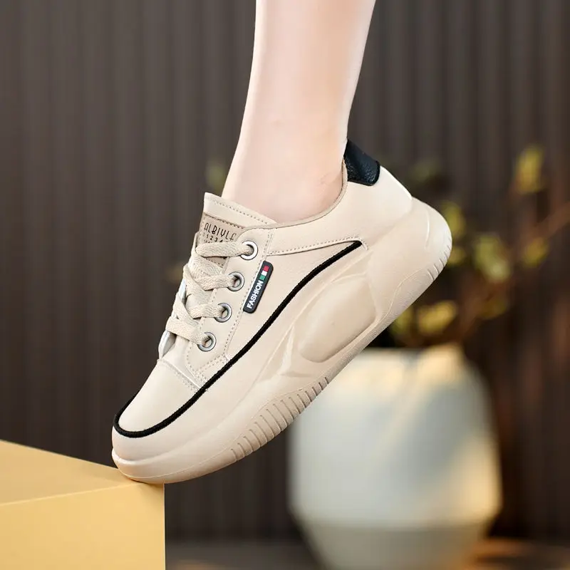 Women's 2024 Autumn Fashion Flat Bottom Small White Shoes Thick Sole New Women's Shoes Low Top Soft Sole Casual Lefu Shoes Women