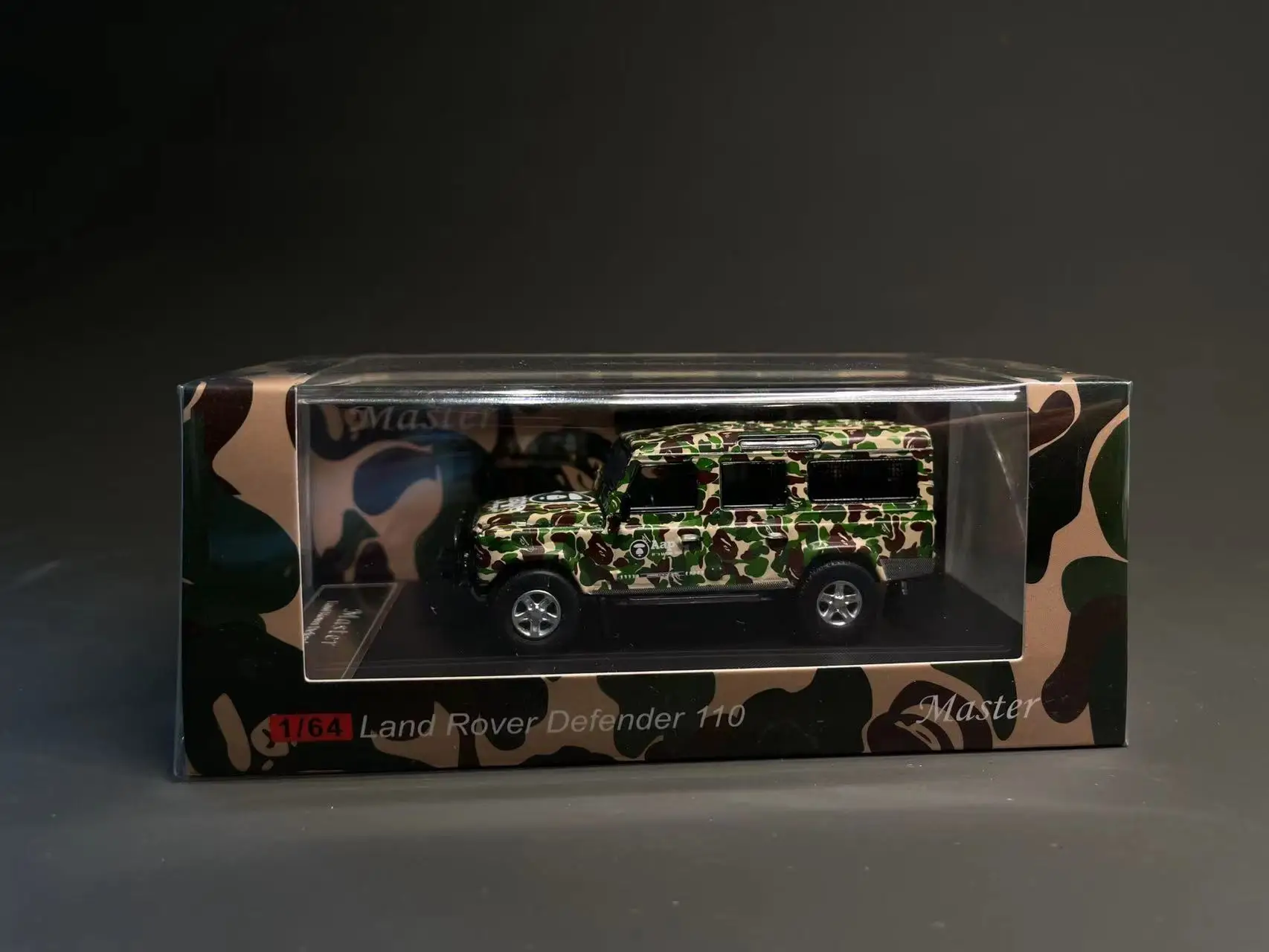 1:64 Scale Land Rover Defender 110 Camouflage SUV Car Model Alloy Diecast Toy Vehicle Fans Adult Collectible Souvenir Gift