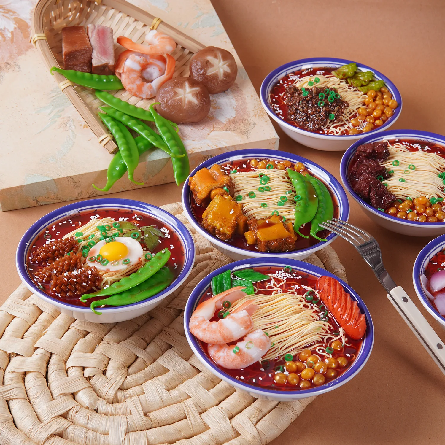 Fideos de carne de simulación, fideos artificiales, modelo de comida falsa, accesorios de comida japonesa, restaurante, tienda, escaparate, decoración de mesa