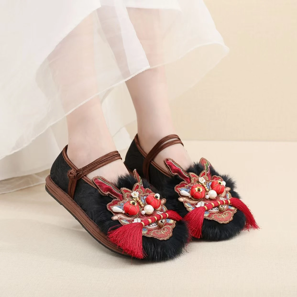 Women Traditional Chinese Handmade Tiger Toe Shoes Soft Sole Shallow Slip On Removable Tiger Toe Flat Sole Cloth Shoes